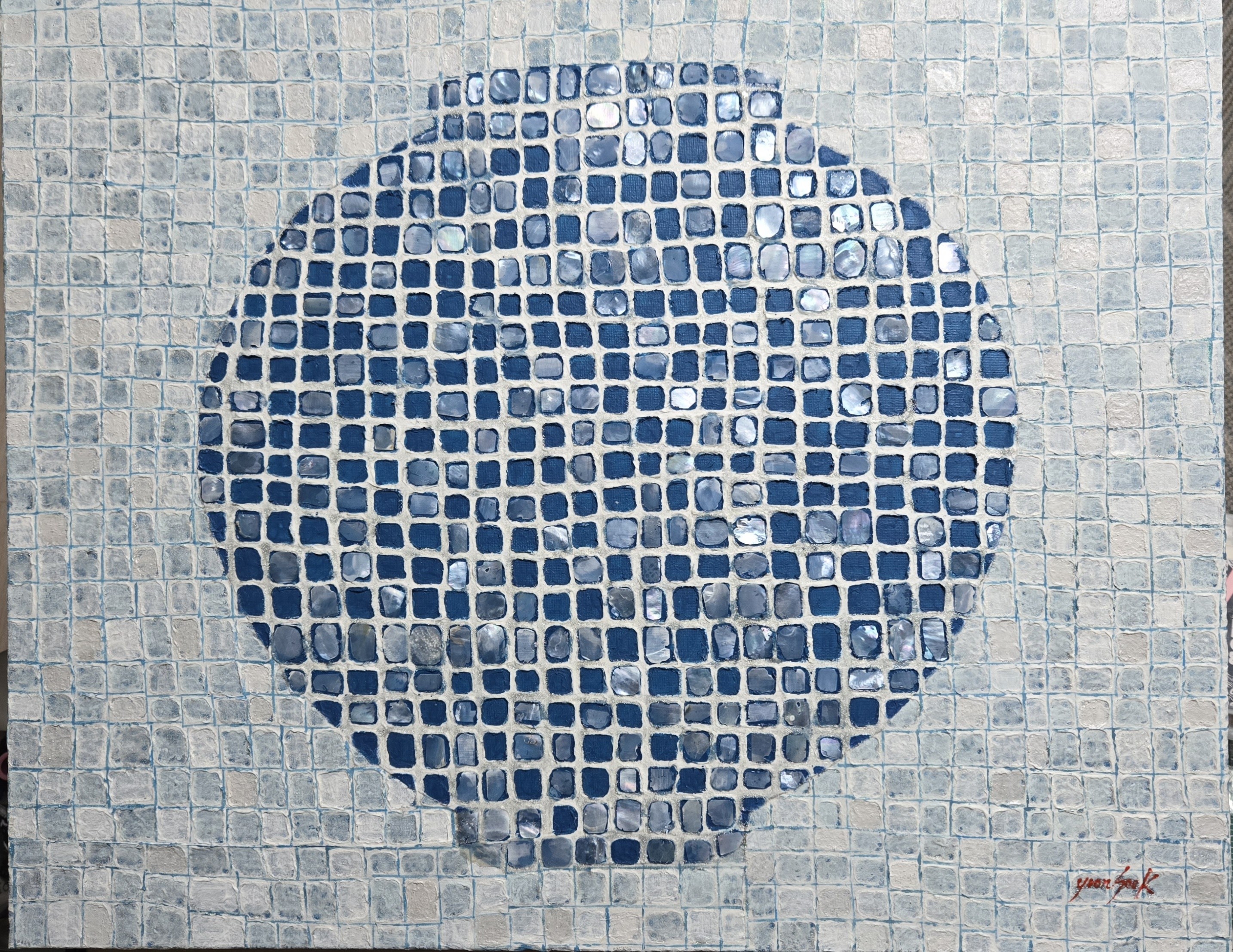 빛이 머문 달항아리